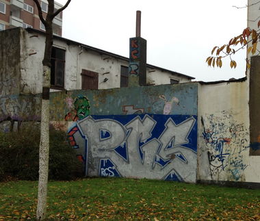 Graffiti Bombing - Photo by ZUGZWANG