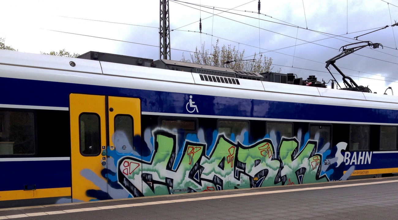 Graffiti Train - Photo by ZUGZWANG - hark (2018)