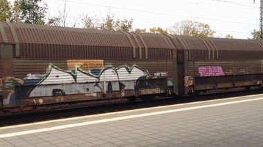 Graffiti Train - Photo by ZUGZWANG