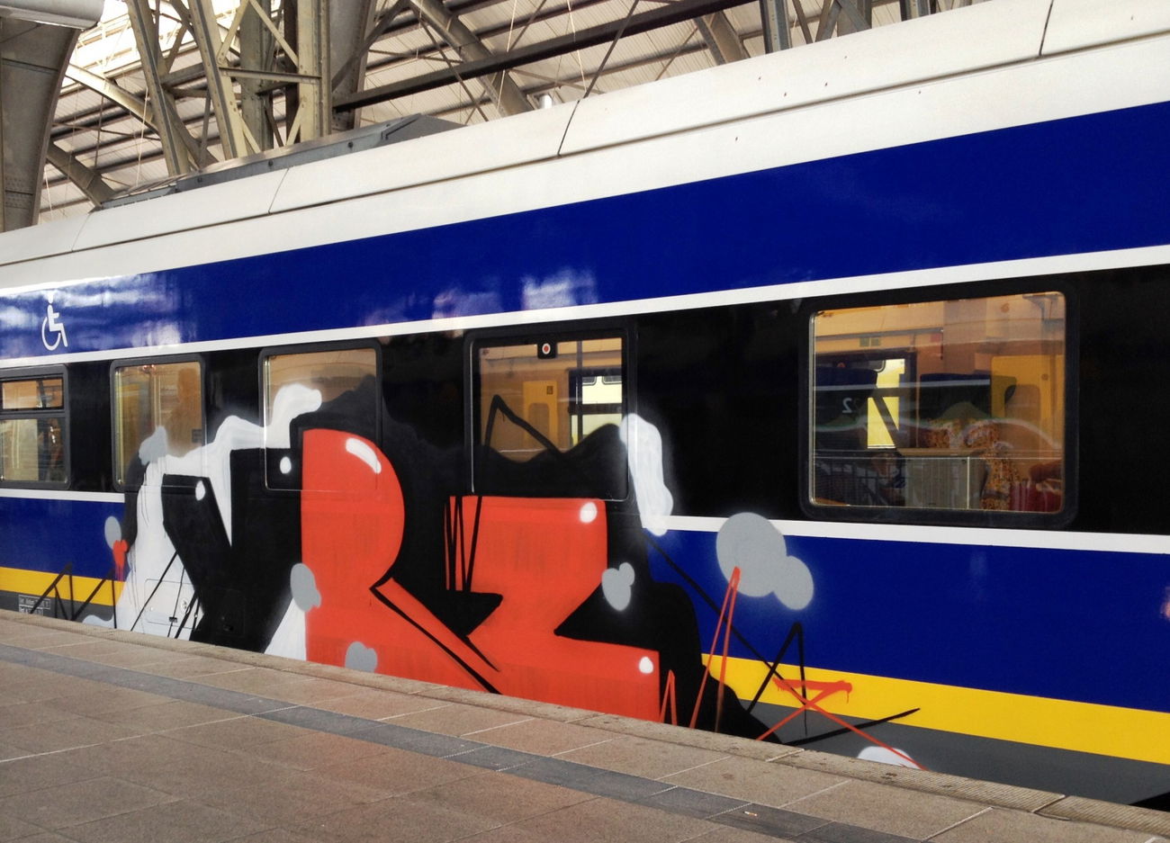 Graffiti Train - Photo by ZUGZWANG - yrz (2017)