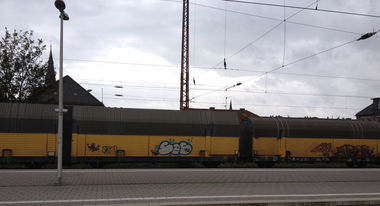 Graffiti Train - Photo by ZUGZWANG - sos, jbcb