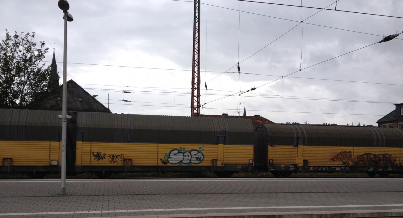 Graffiti Train - Photo by ZUGZWANG - sos, jbcb