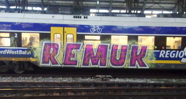 Graffiti Train - Photo by ZUGZWANG - remuk, bremen (2015)
