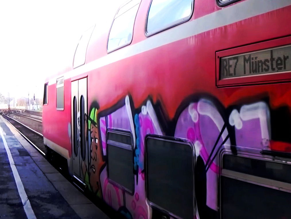 Graffiti Train - Photo by ZUGZWANG