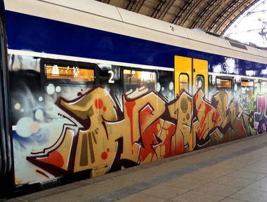 Graffiti Train - Photo by ZUGZWANG - howy (2018)