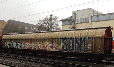 Graffiti Train - Photo by ZUGZWANG