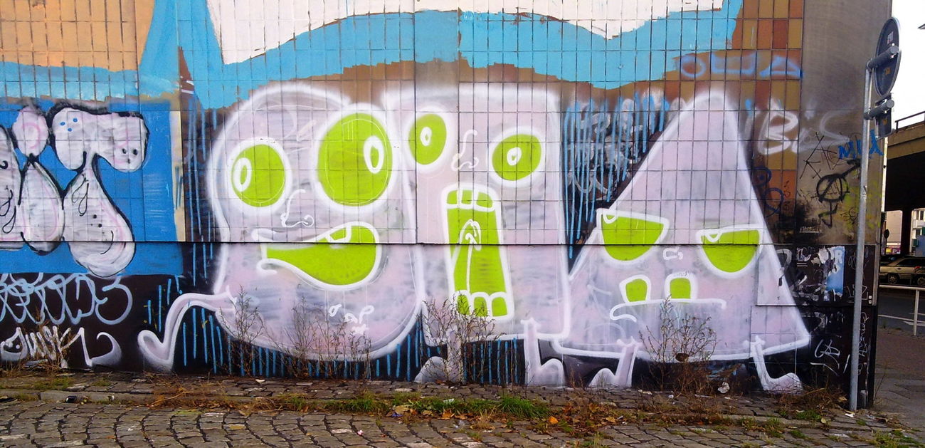 Graffiti Bombing - Photo by ZUGZWANG