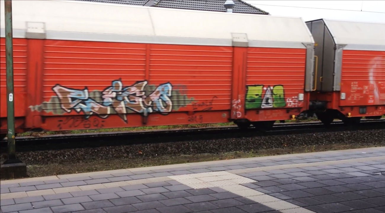 Graffiti Train - Photo by ZUGZWANG