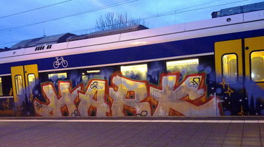 Graffiti Train - Photo by ZUGZWANG - hark (2016)