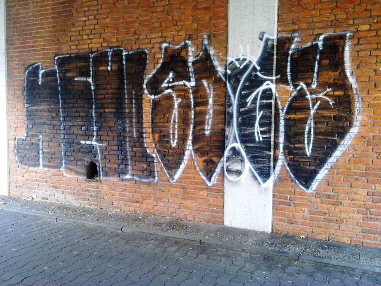 Graffiti Bombing - Photo by ZUGZWANG