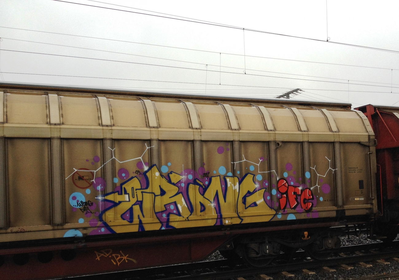 Graffiti Train - Photo by ZUGZWANG