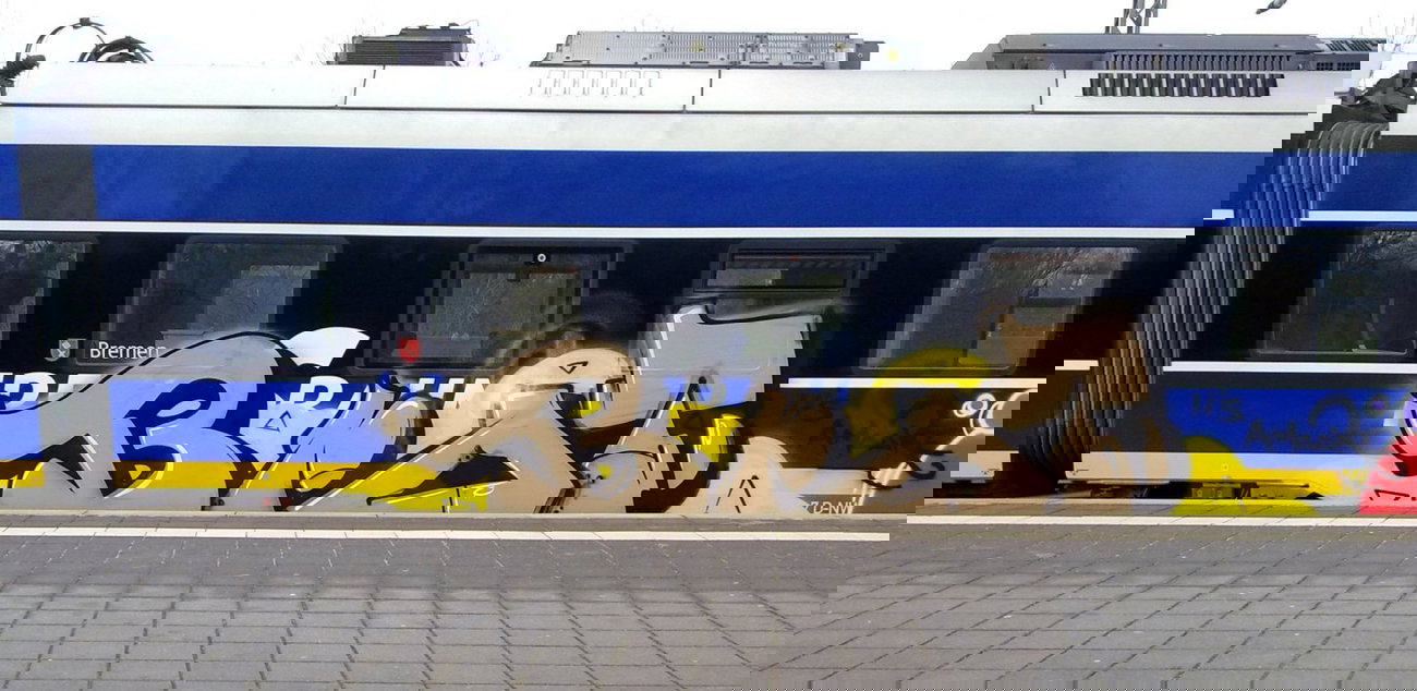 Graffiti Train - Photo by ZUGZWANG - brot, bremerhaven, 27 (2015)