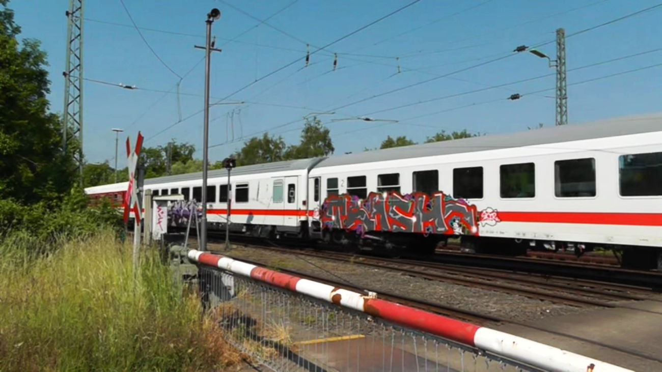 Graffiti Train - Photo by ZUGZWANG