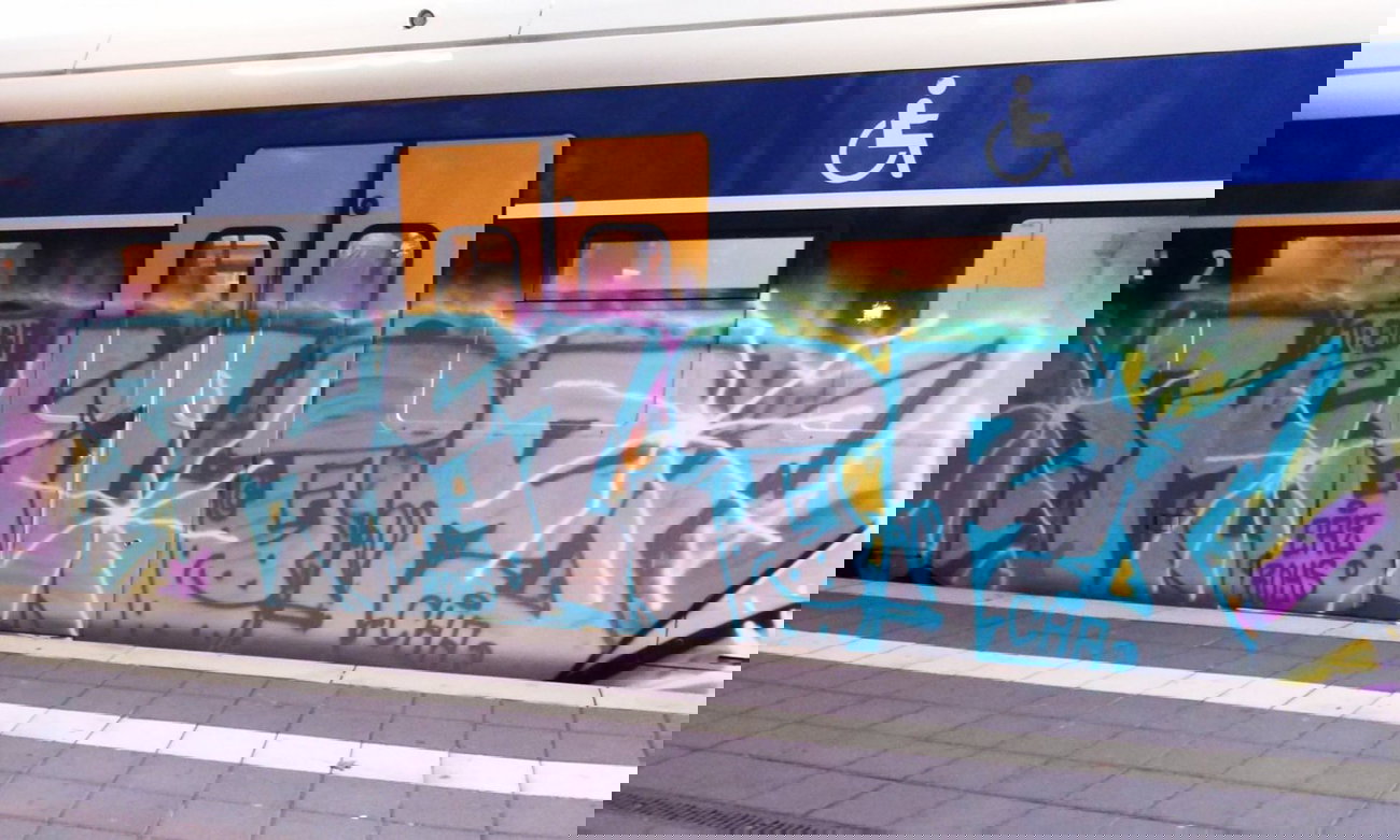 Graffiti Train - Photo by ZUGZWANG - kolor, bremerhaven, 27 (2014)