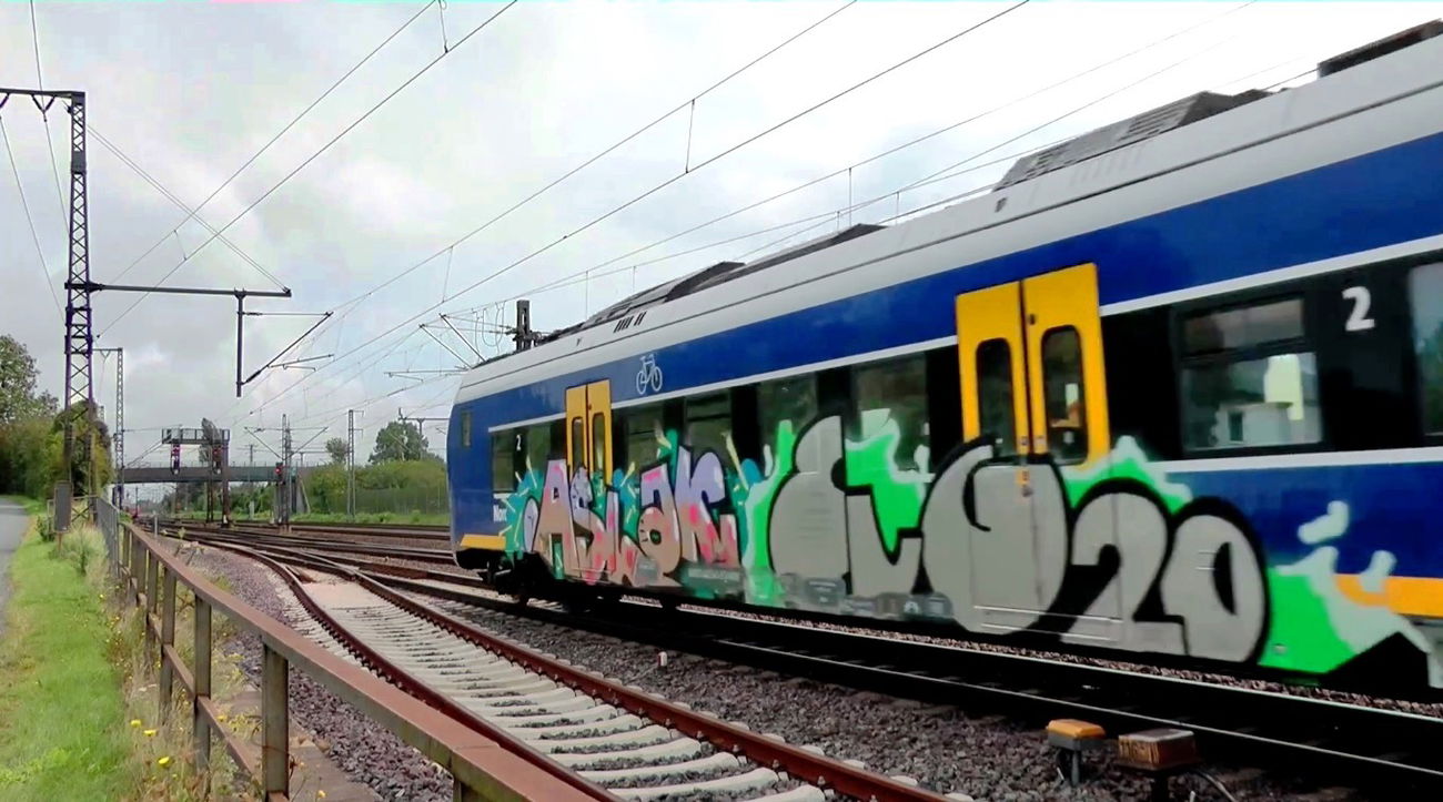 Graffiti Train - Photo by ZUGZWANG