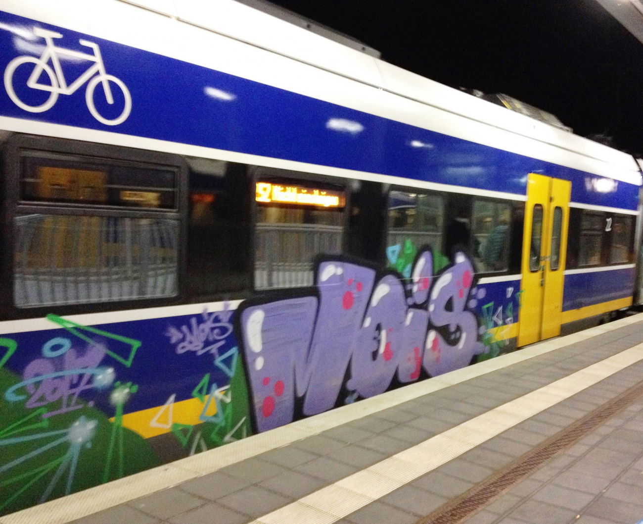 Graffiti Train - Photo by ZUGZWANG - mois (2017)