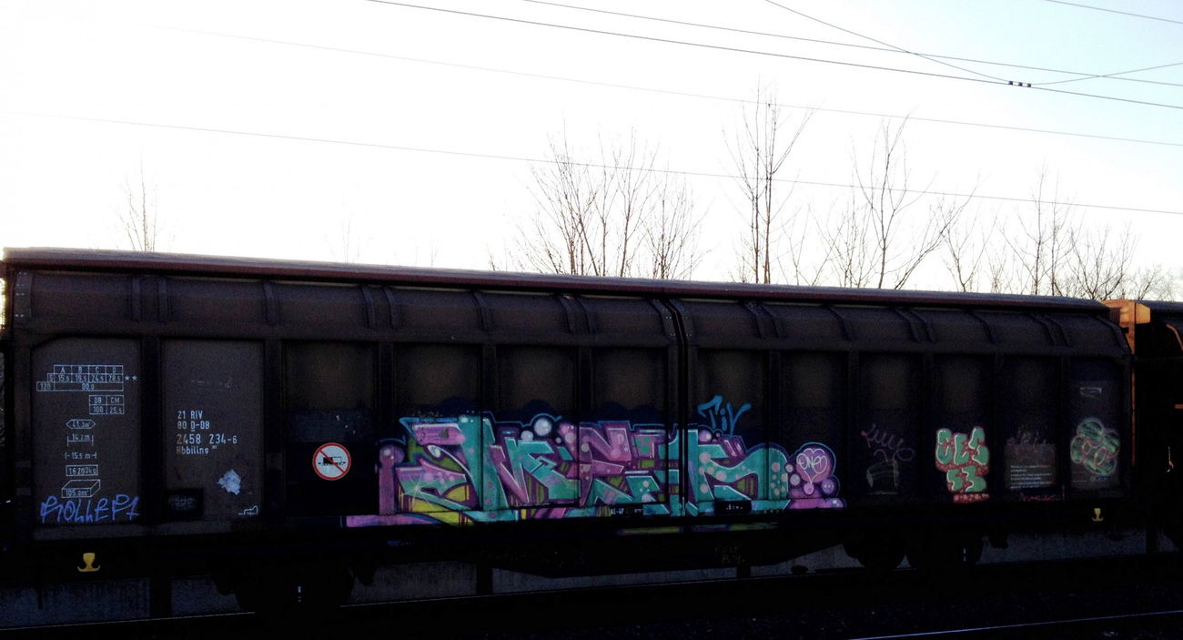 Graffiti Train - Photo by ZUGZWANG