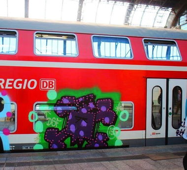 Graffiti Train - Photo by ZUGZWANG - dsf, hamburg (2015)