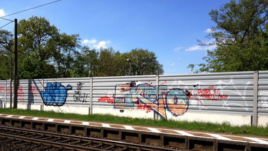 Graffiti Wall - Photo by ZUGZWANG - hoes, skero