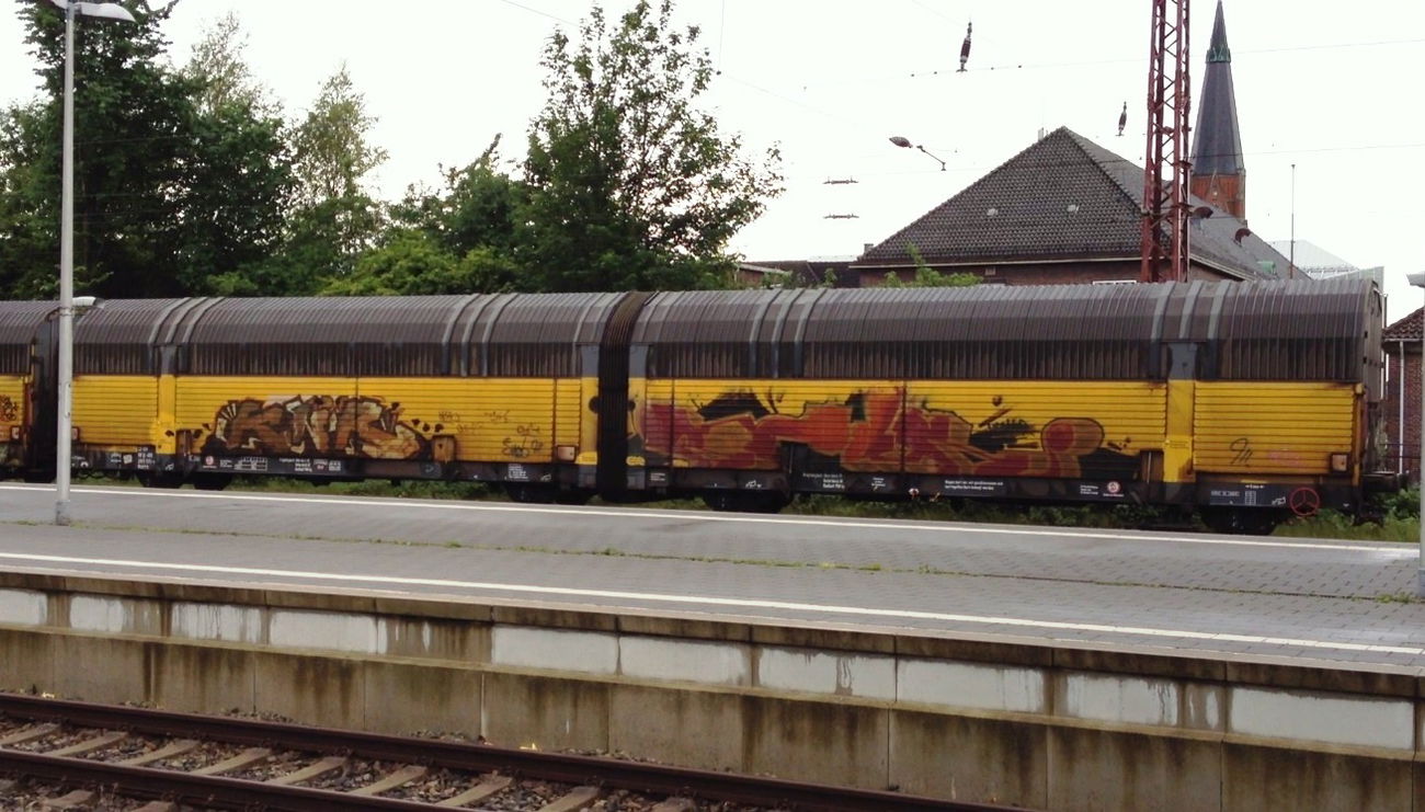 Graffiti Train - Photo by ZUGZWANG