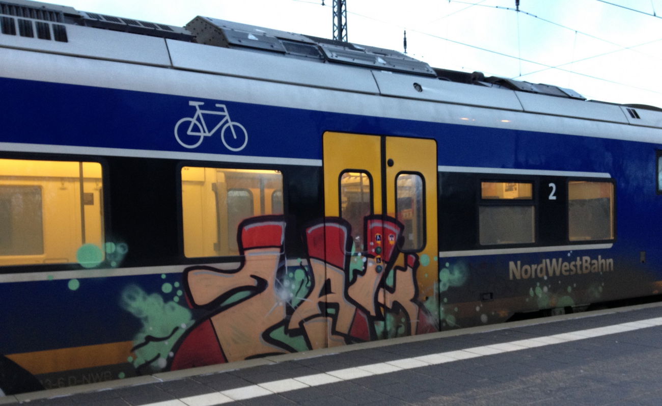 Graffiti Train - Photo by ZUGZWANG - zak