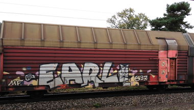 Graffiti Train - Photo by ZUGZWANG - earl