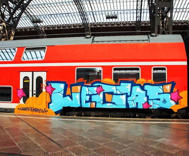 Graffiti Train - Photo by ZUGZWANG - wegas (2012)