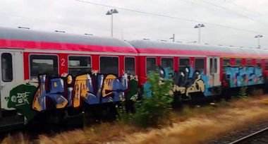 Graffiti Train - Photo by ZUGZWANG - kins (2015)