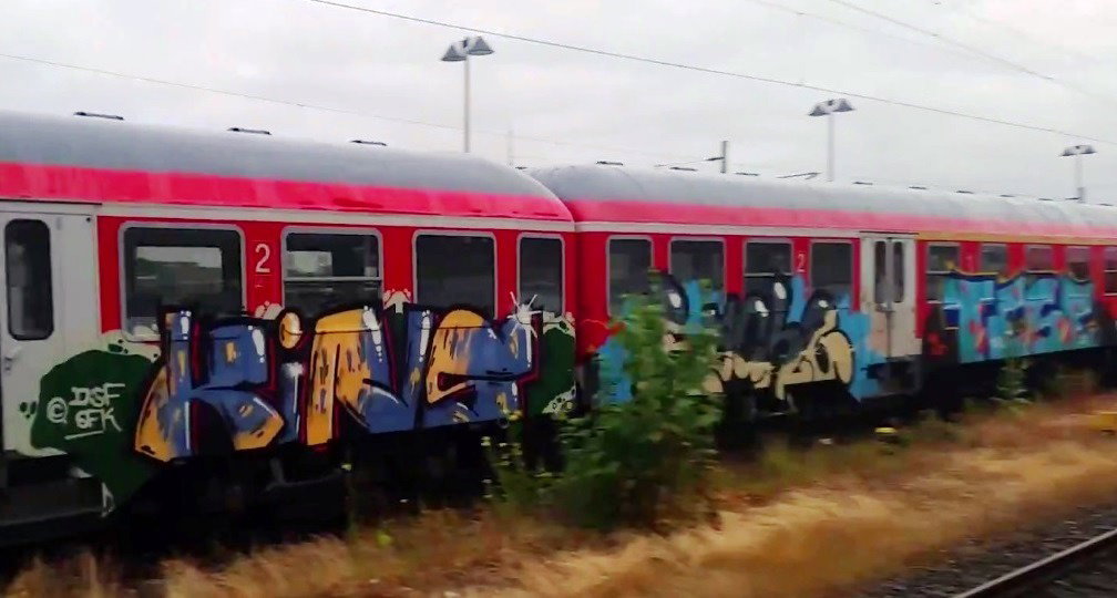 Graffiti Train - Photo by ZUGZWANG - kins (2015)