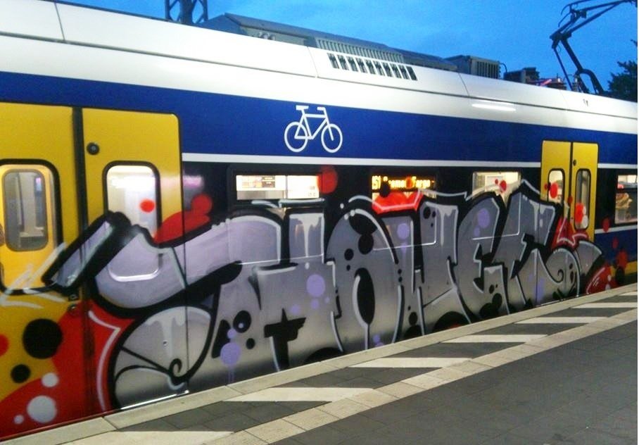 Graffiti Photo by ZUGZWANG - howey, howy, bremerhaven
