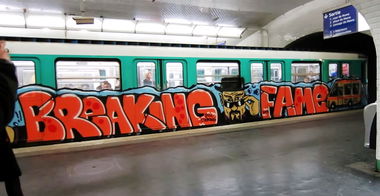 Graffiti Train - Photo by ZUGZWANG