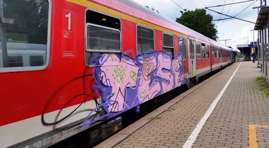 Graffiti Train - Photo by ZUGZWANG - tese (2017)
