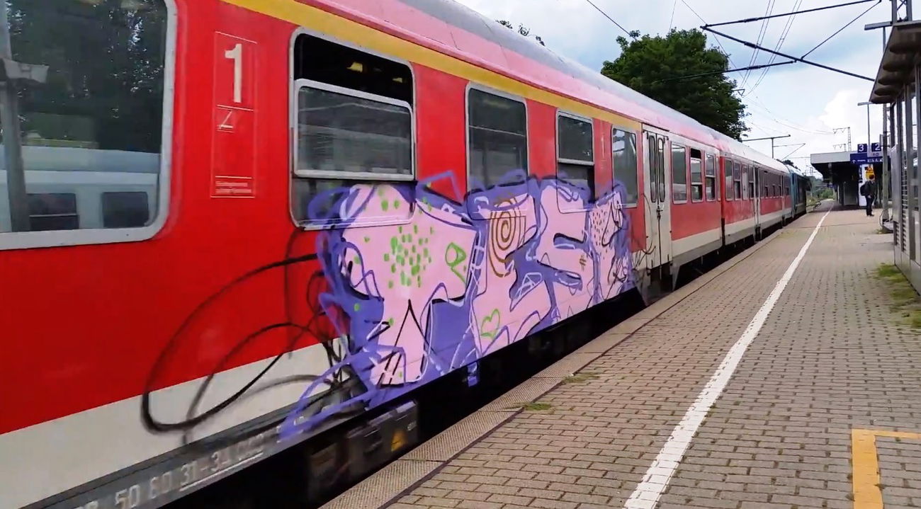 Graffiti Train - Photo by ZUGZWANG - tese (2017)