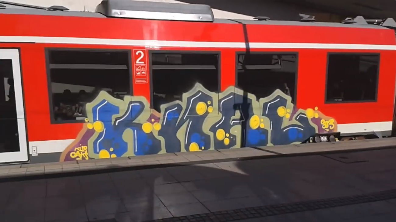 Graffiti Train - Photo by ZUGZWANG - knal (2016)