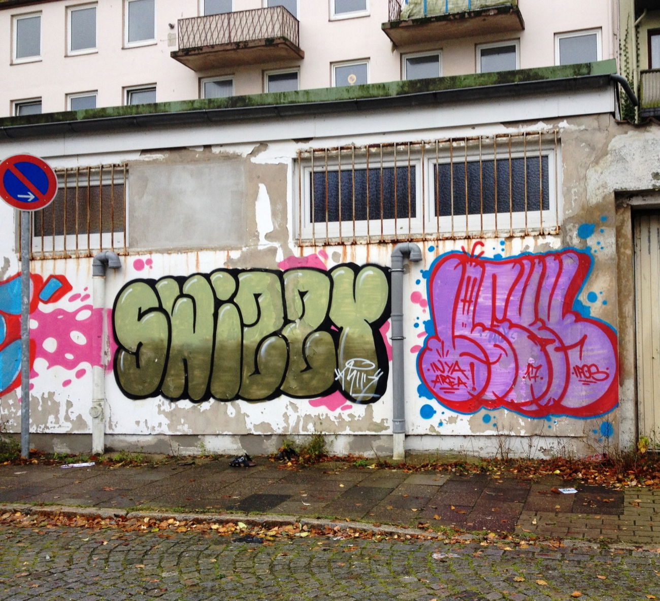 Graffiti Bombing - Photo by ZUGZWANG - swizzy (2017)