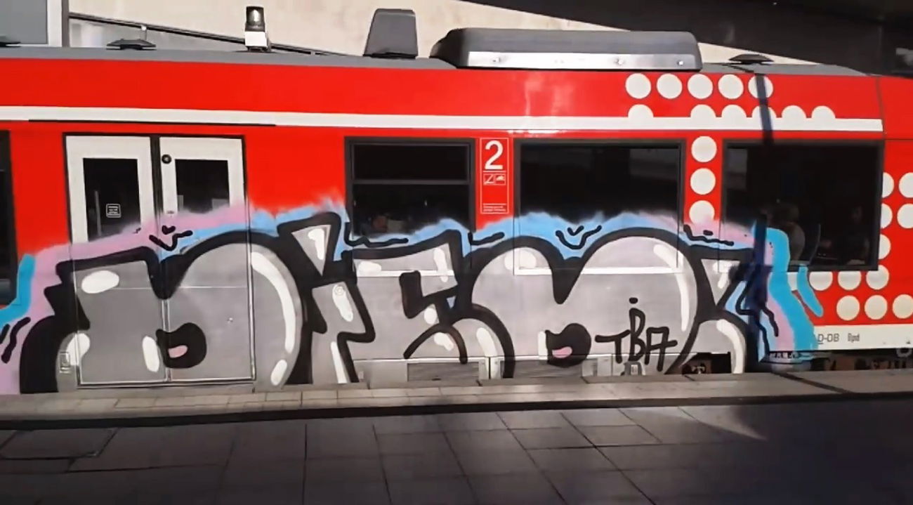 Graffiti Train - Photo by ZUGZWANG (2016)