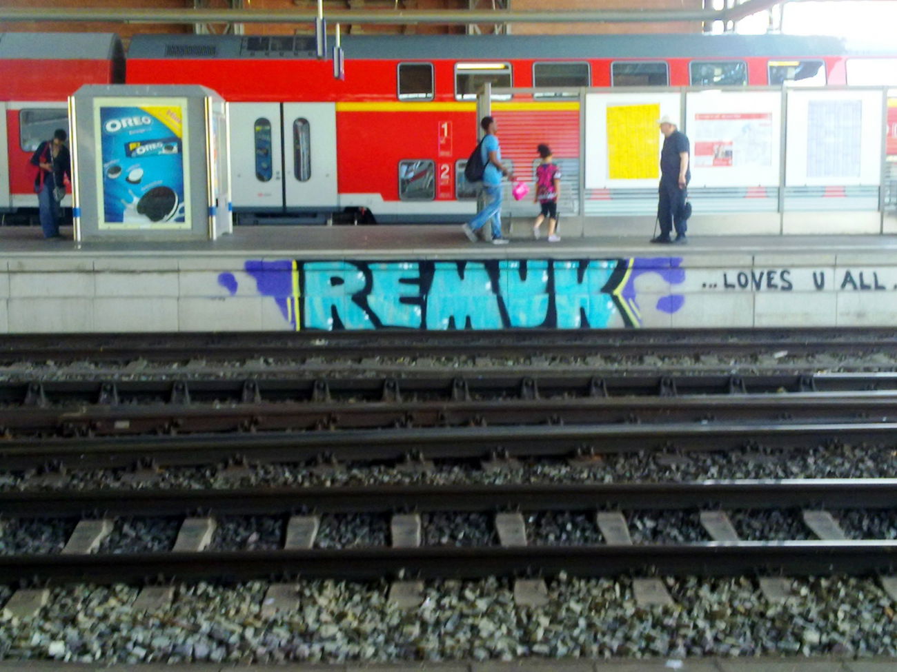 Graffiti Bombing - Photo by ZUGZWANG - remuk, bremen, hbf (2015)