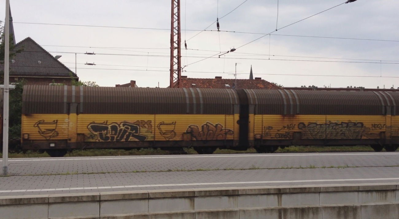 Graffiti Train - Photo by ZUGZWANG