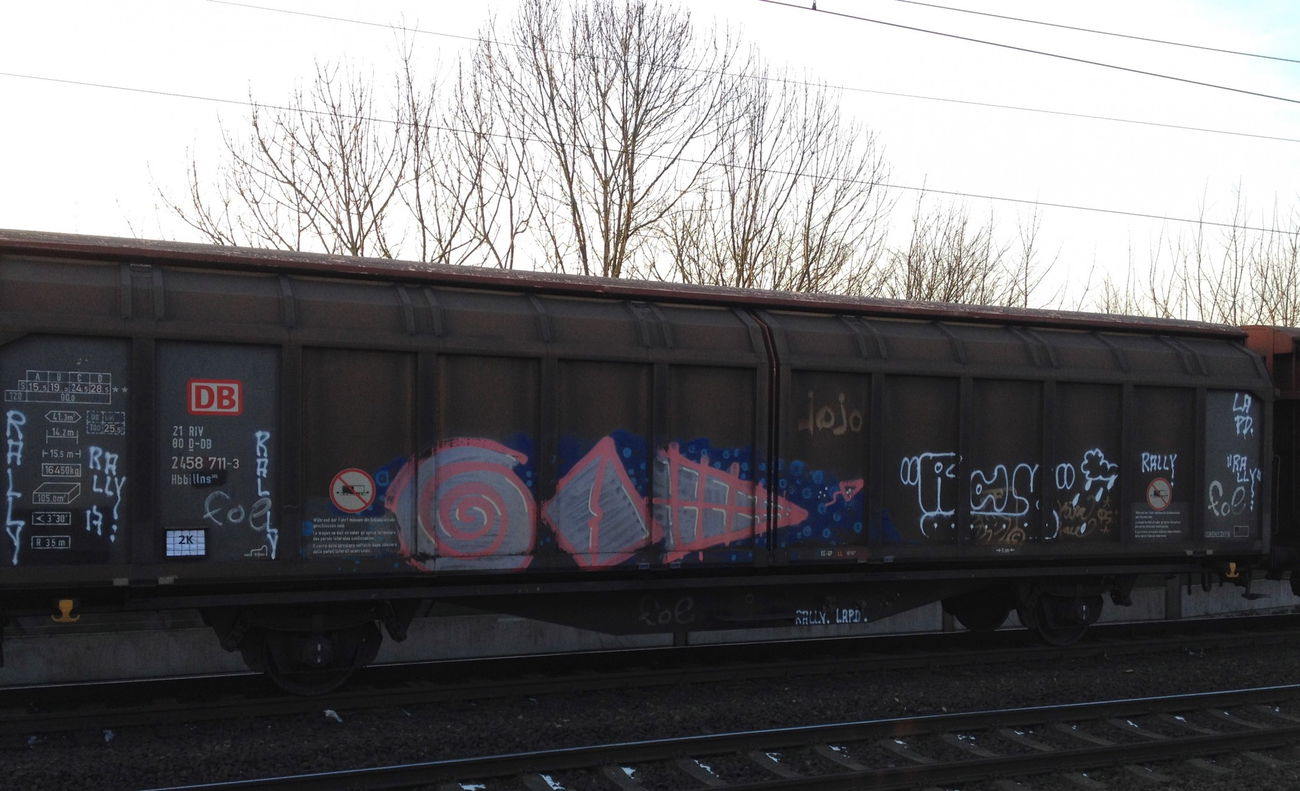 Graffiti Train - Photo by ZUGZWANG