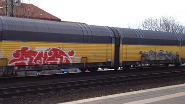 Graffiti Train - Photo by ZUGZWANG