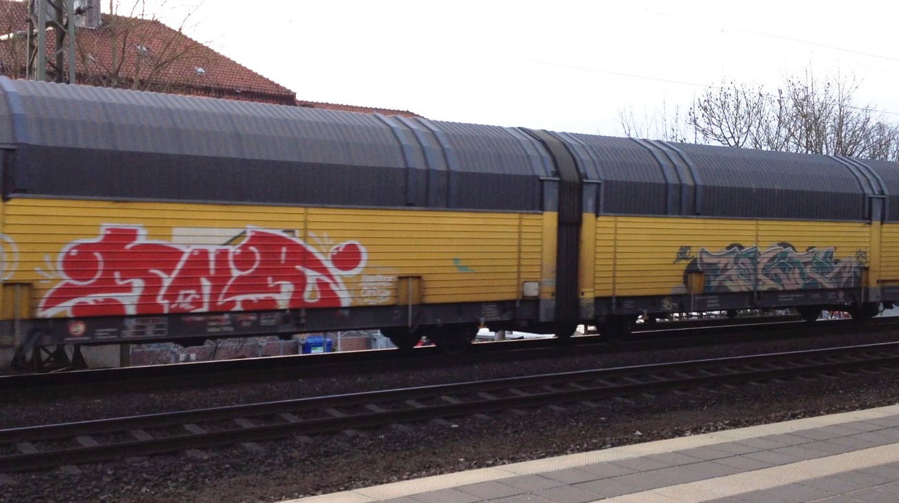 Graffiti Train - Photo by ZUGZWANG