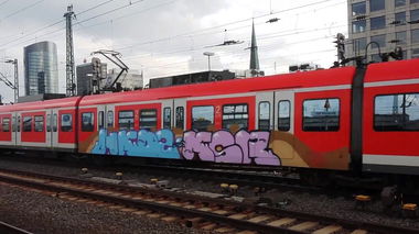 Graffiti Train - Photo by ZUGZWANG