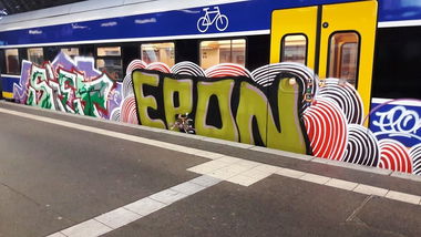 Graffiti Train - Photo by ZUGZWANG - siet, epon (2016)
