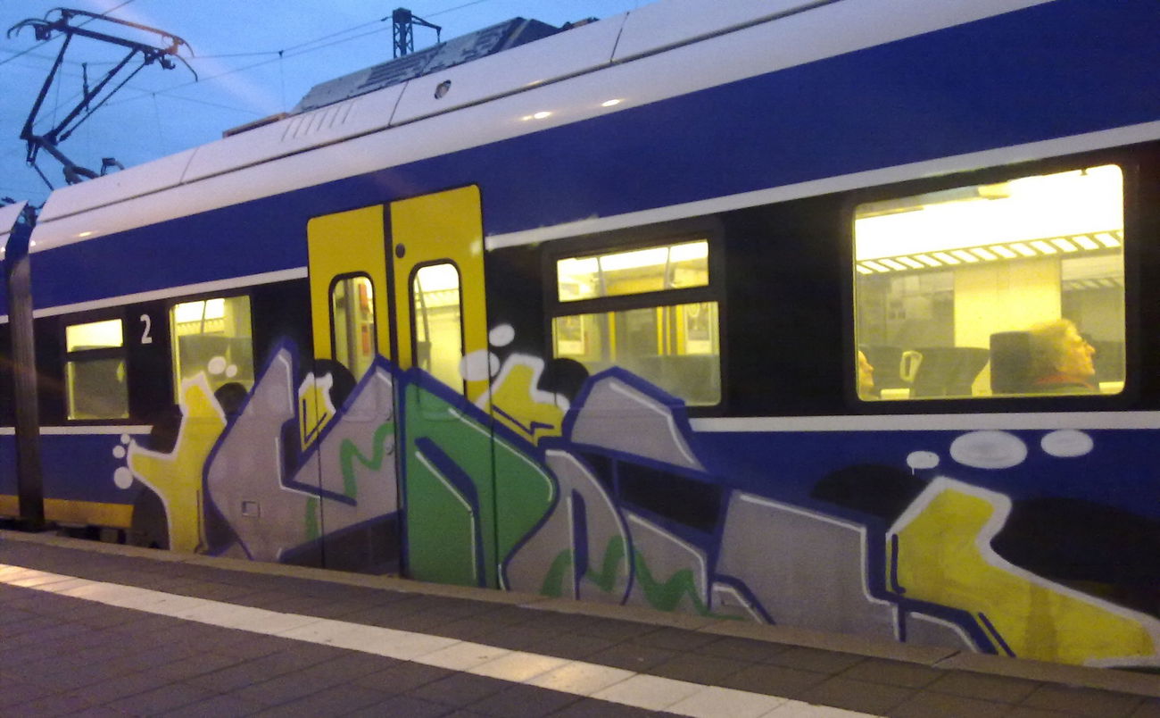 Graffiti Train - Photo by ZUGZWANG (2016)