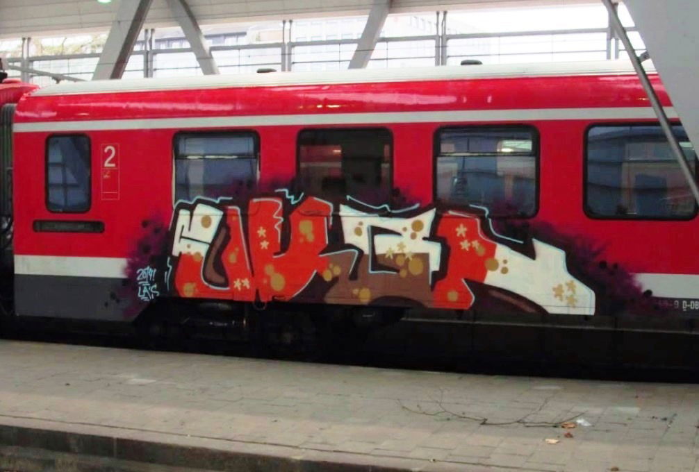 Graffiti Train - Photo by ZUGZWANG