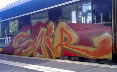 Graffiti Train - Photo by ZUGZWANG (2016)