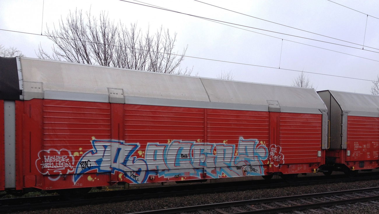 Graffiti Train - Photo by ZUGZWANG