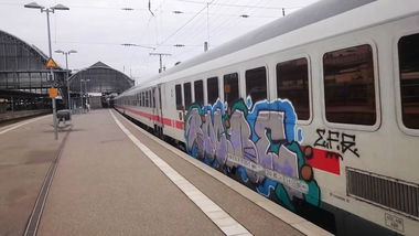 Graffiti Train - Photo by ZUGZWANG (2016)