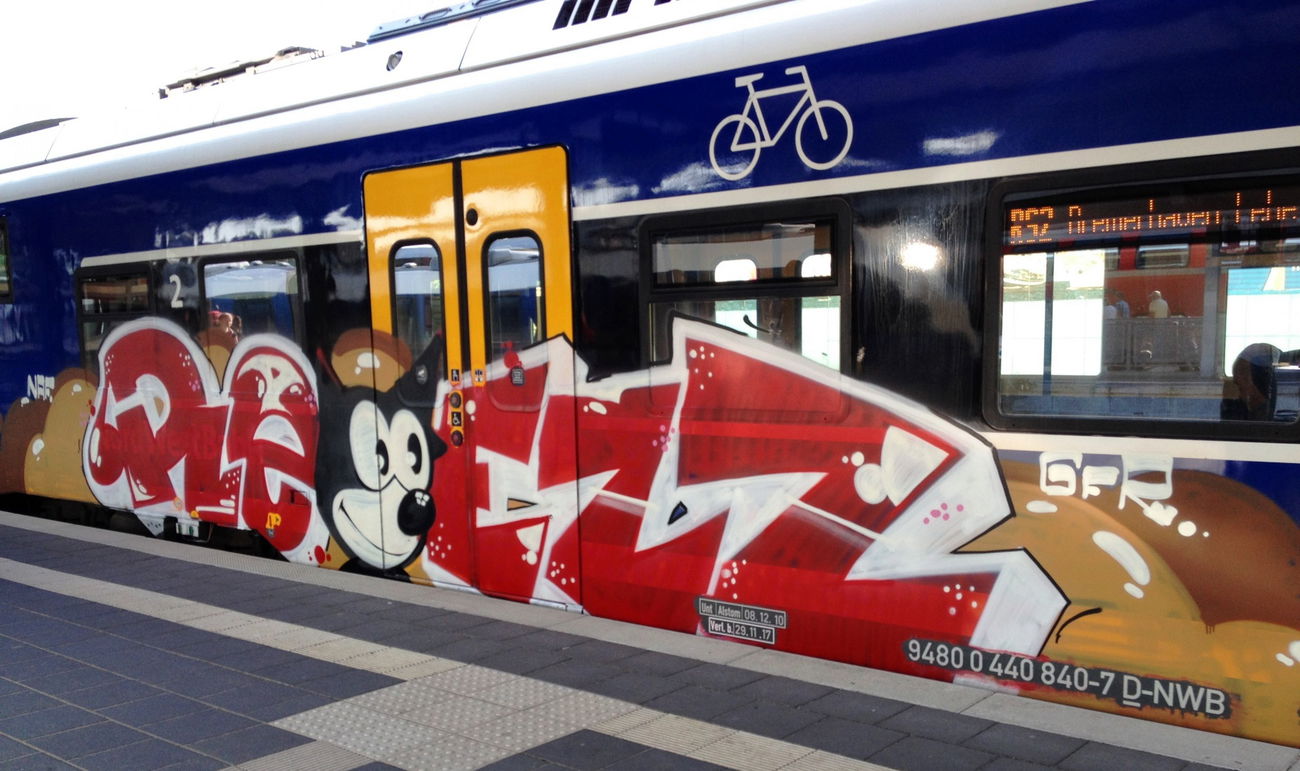 Graffiti Train - Photo by ZUGZWANG (2017)