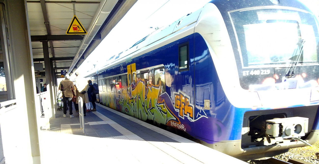 Graffiti Train - Photo by ZUGZWANG (2016)